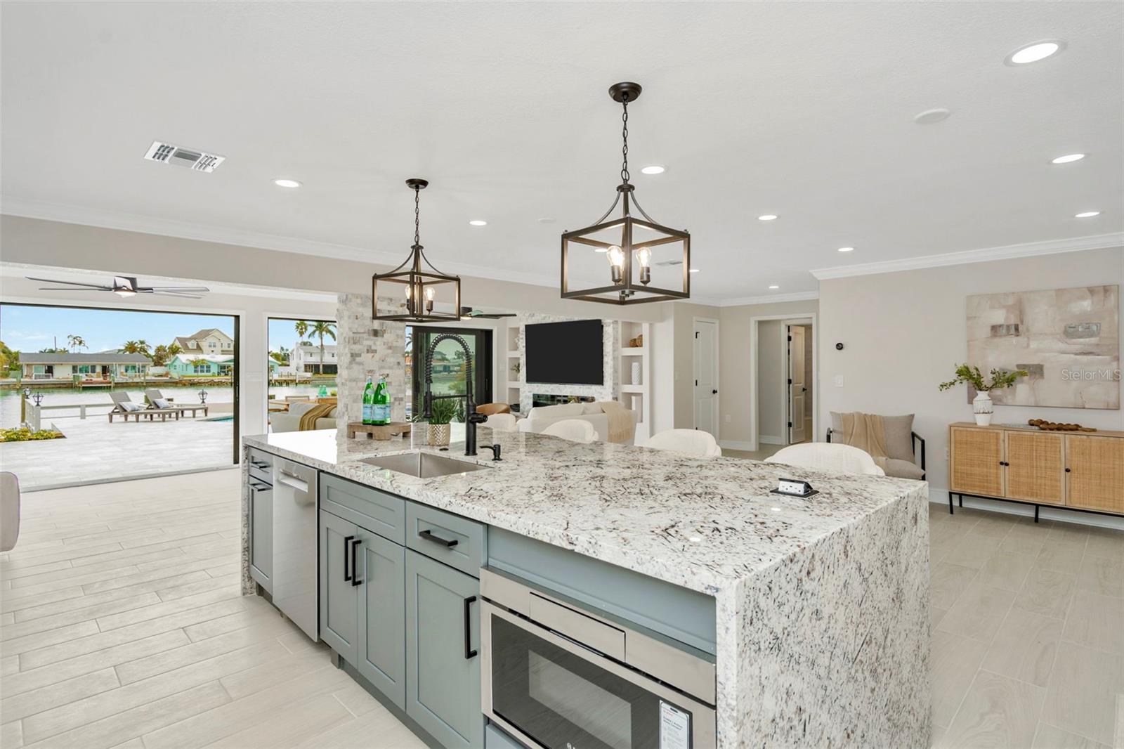 CAPRI ISLE - Residential