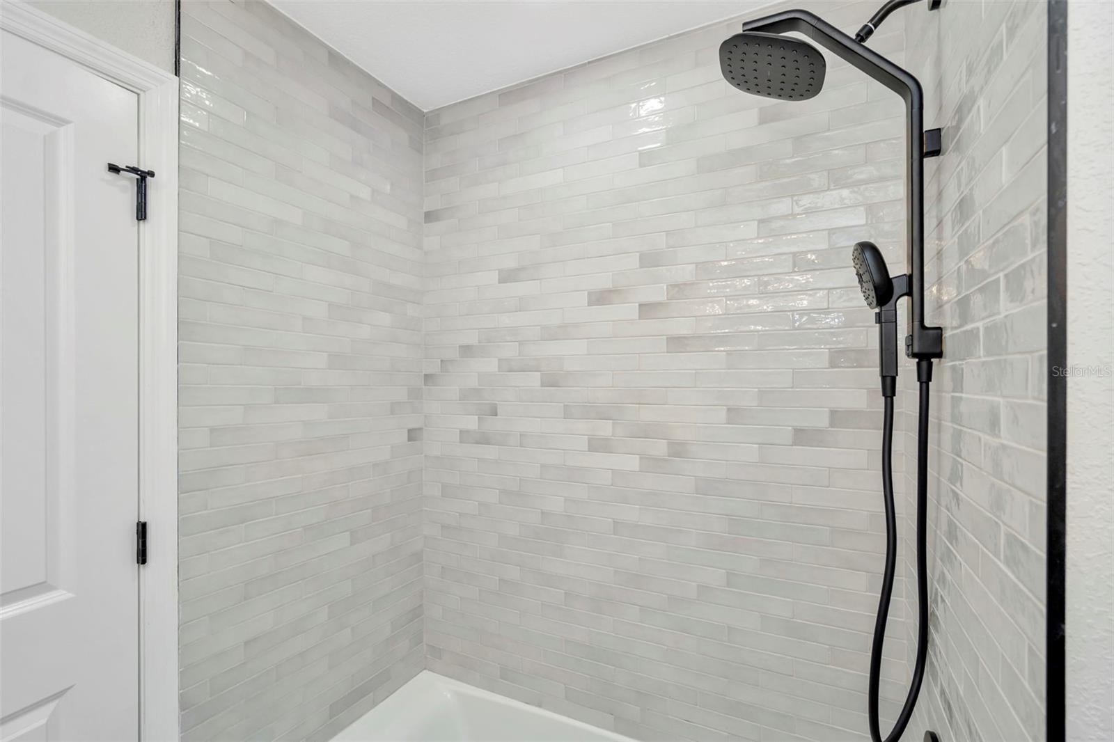 CAPRI ISLE - Residential