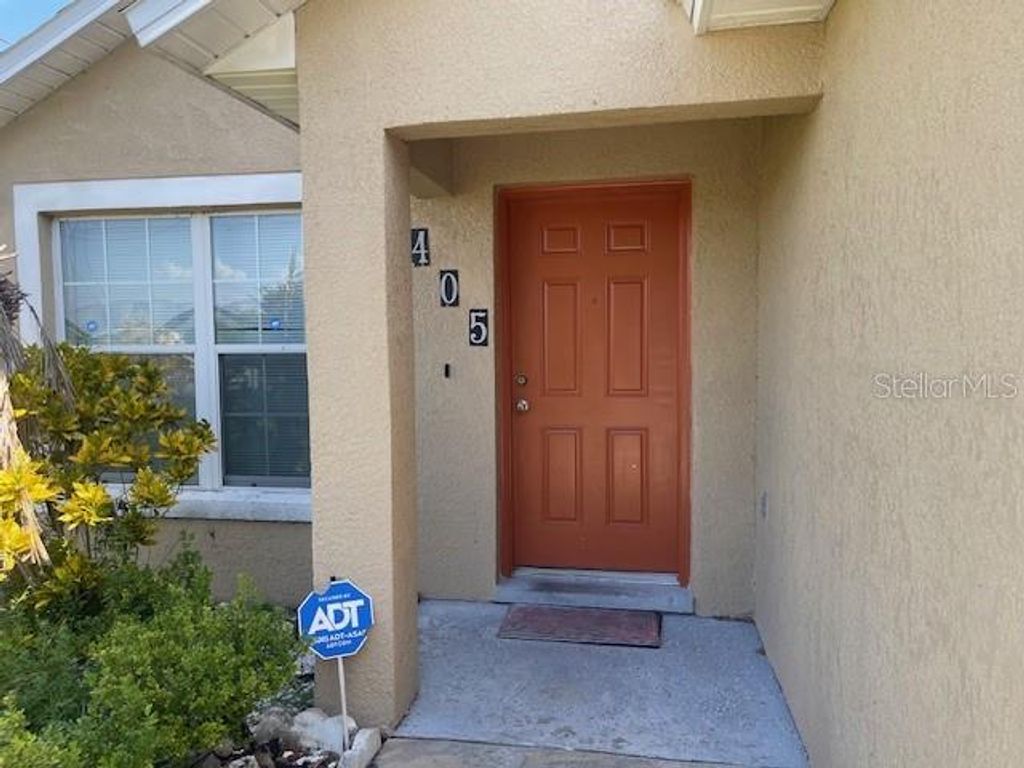 Photo of 405 S Bradshaw Road, Apopka, FL 32703 (MLS # S5139304)