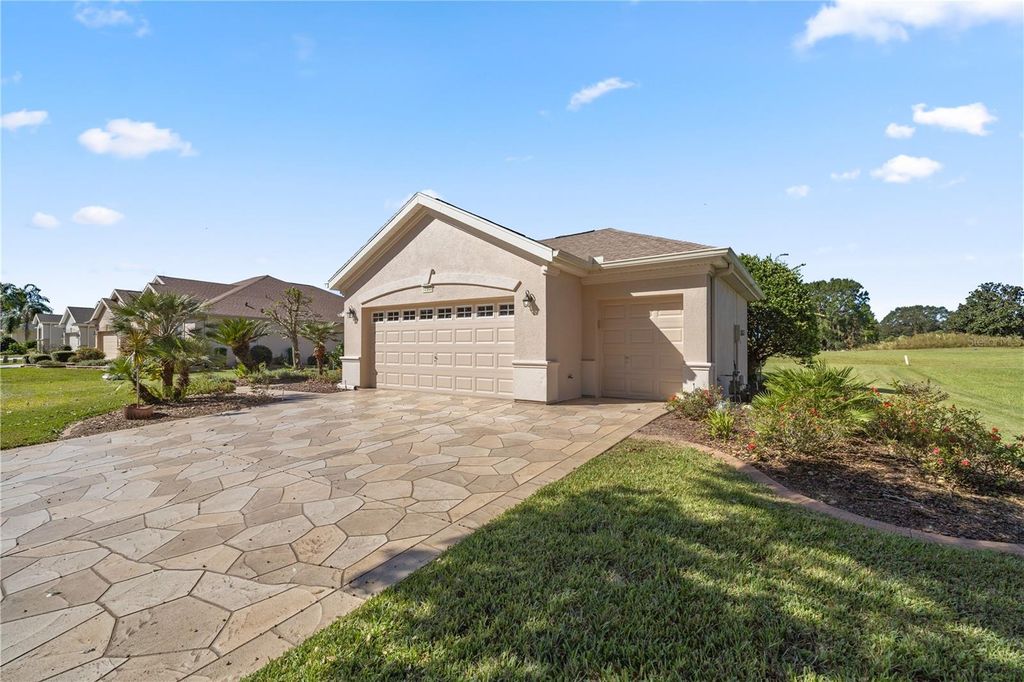 Photo of 12900 SE 97th Terrace Road, Summerfield, FL 34491 (MLS # OM708818)