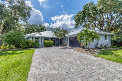 A home in PARRISH