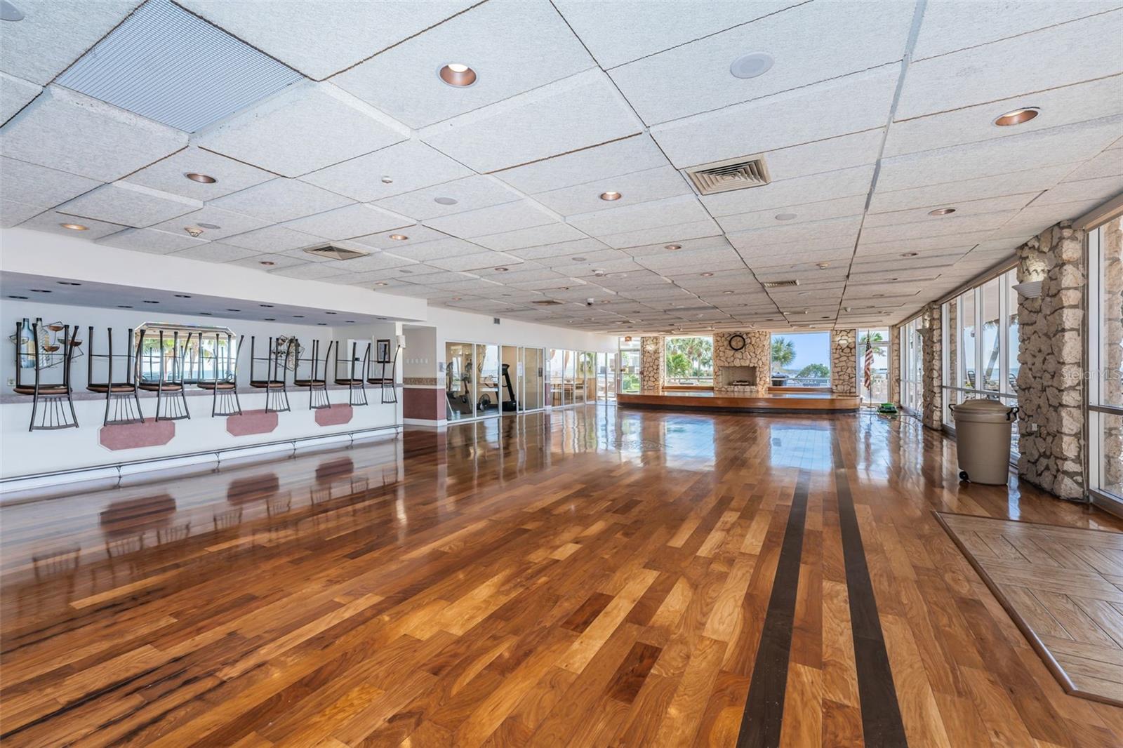 REDINGTON TOWERS BLDG 2 CONDO - Residential