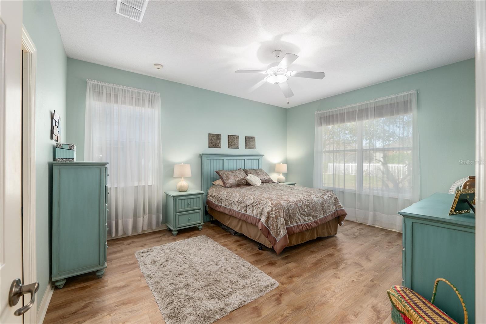 ON TOP OF THE WORLD - Residential