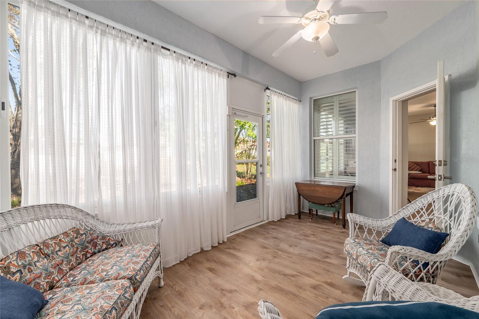 ON TOP OF THE WORLD - Residential