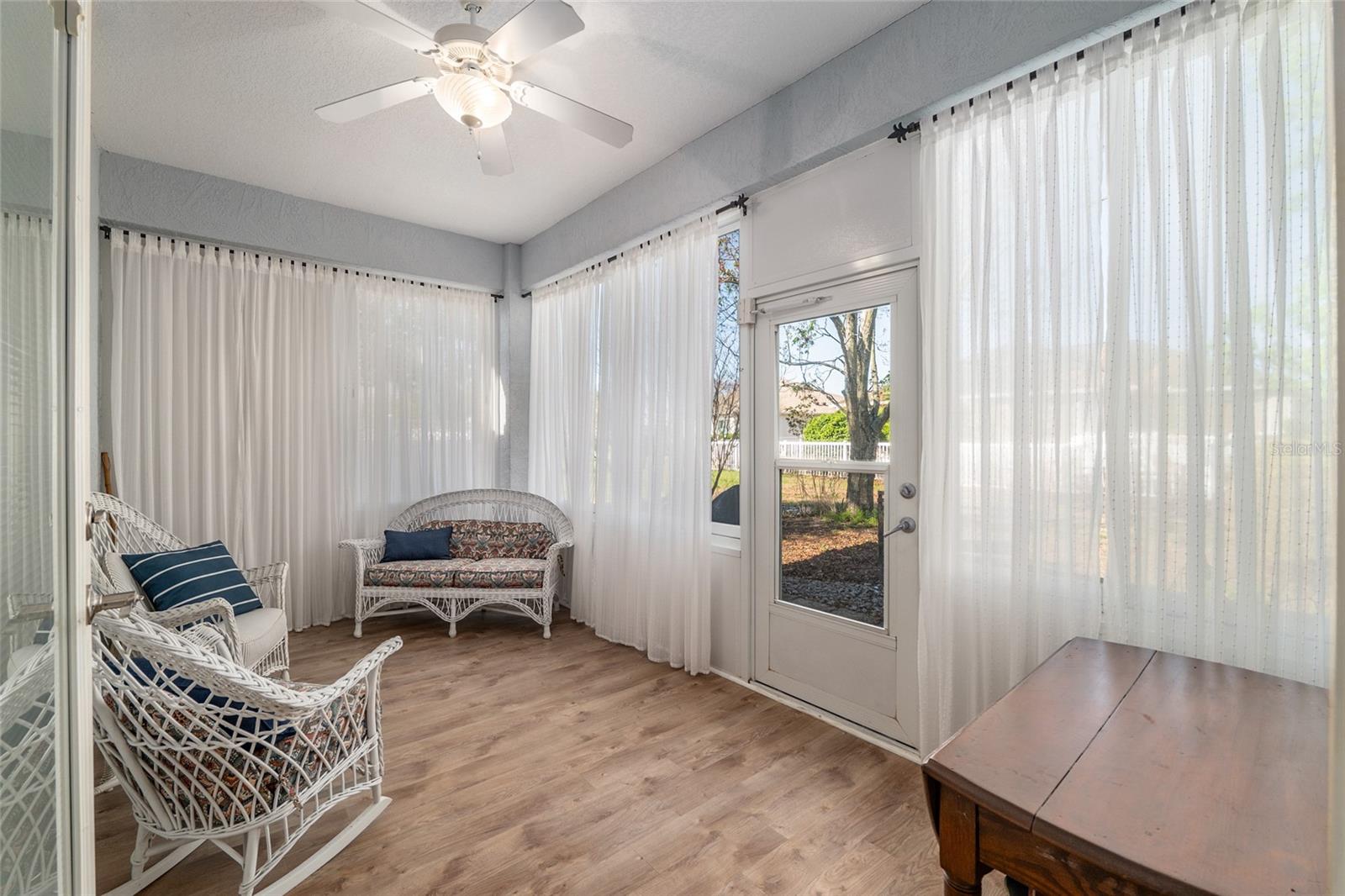 ON TOP OF THE WORLD - Residential