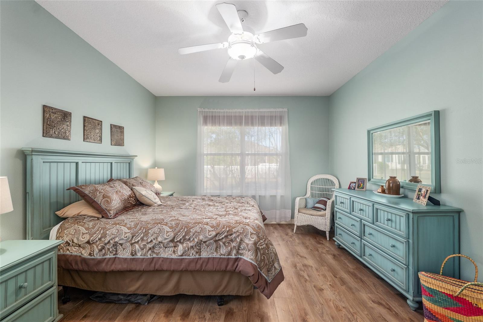 ON TOP OF THE WORLD - Residential