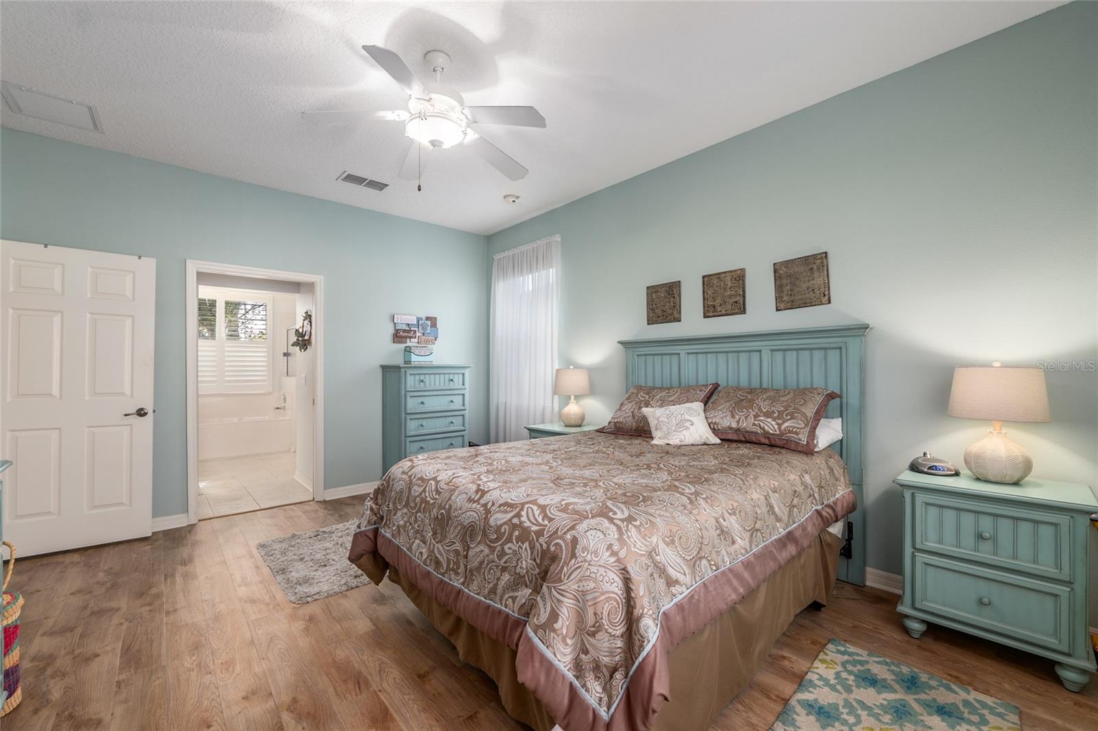 ON TOP OF THE WORLD - Residential