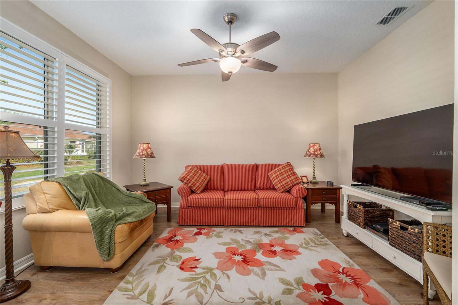 ON TOP OF THE WORLD - Residential