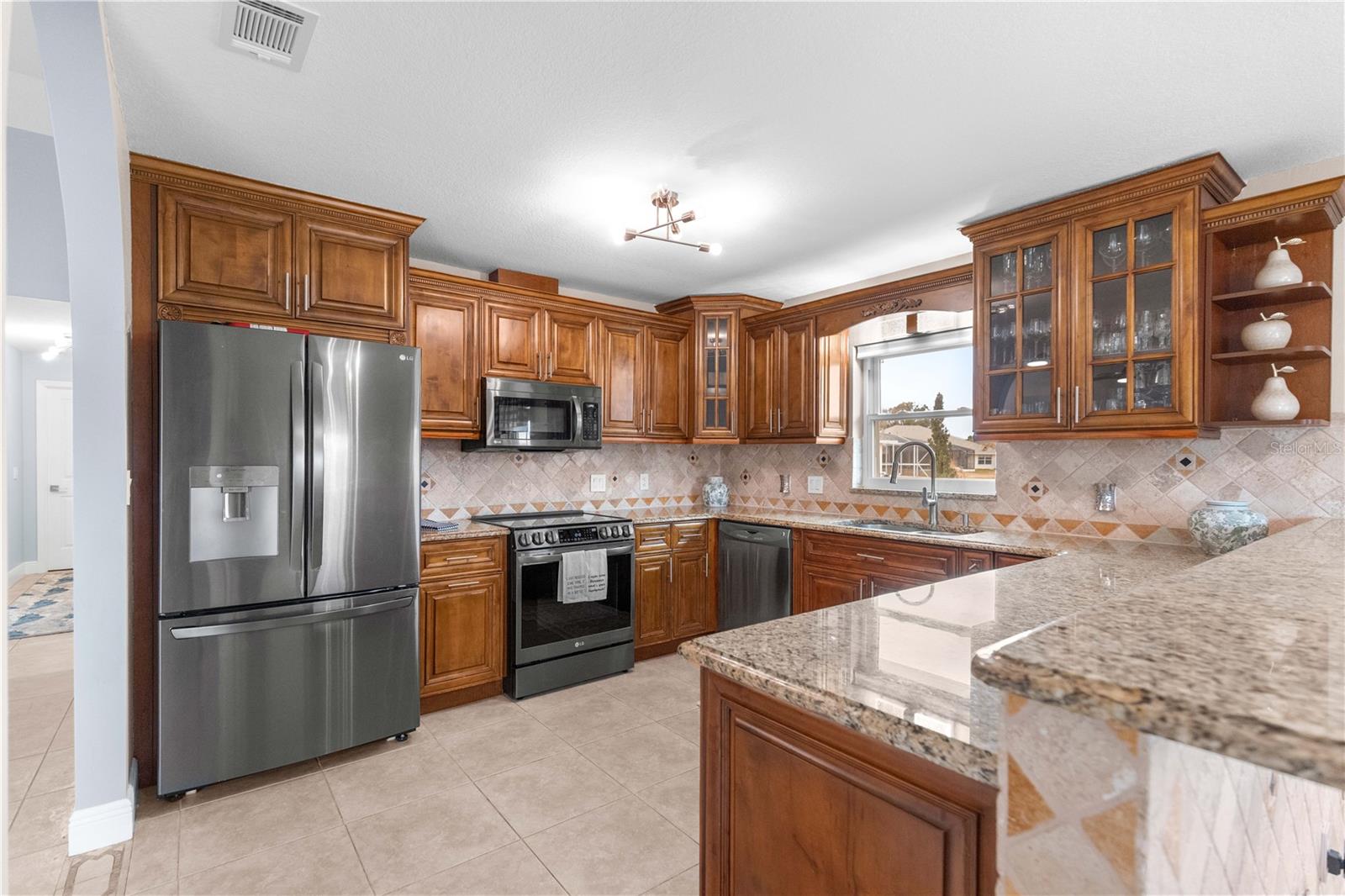 FAIRWAYS AT ROLLING HILLS FIRST ADD - Residential