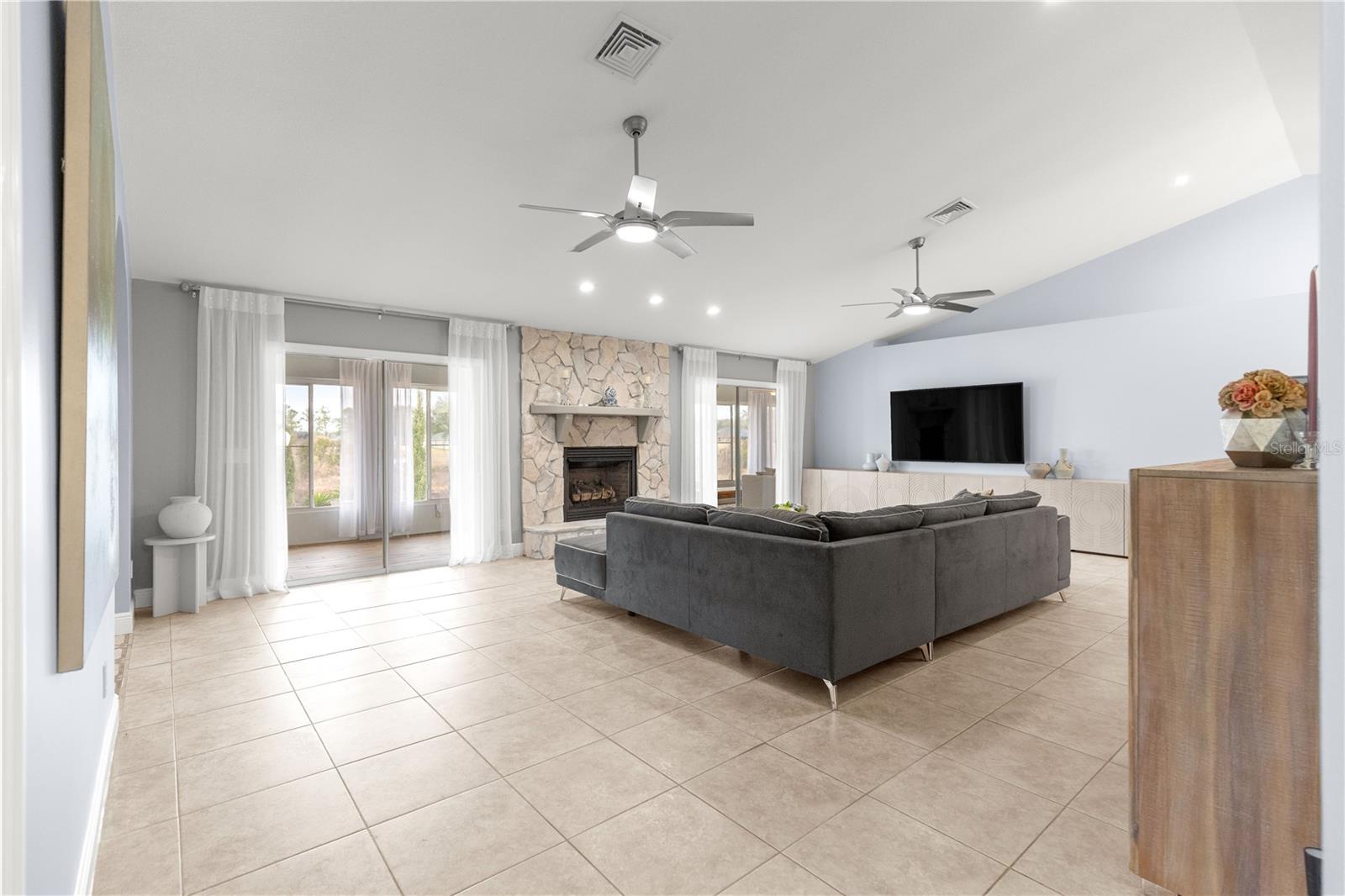 FAIRWAYS AT ROLLING HILLS FIRST ADD - Residential