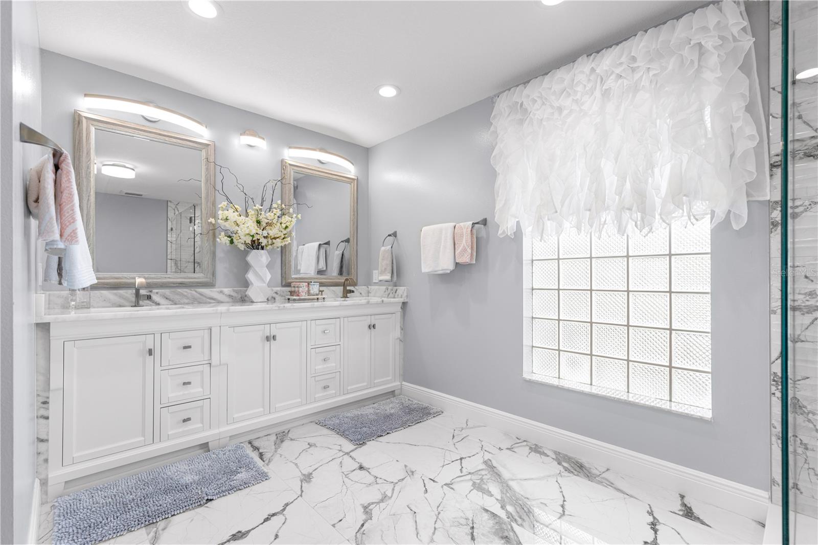 FAIRWAYS AT ROLLING HILLS FIRST ADD - Residential