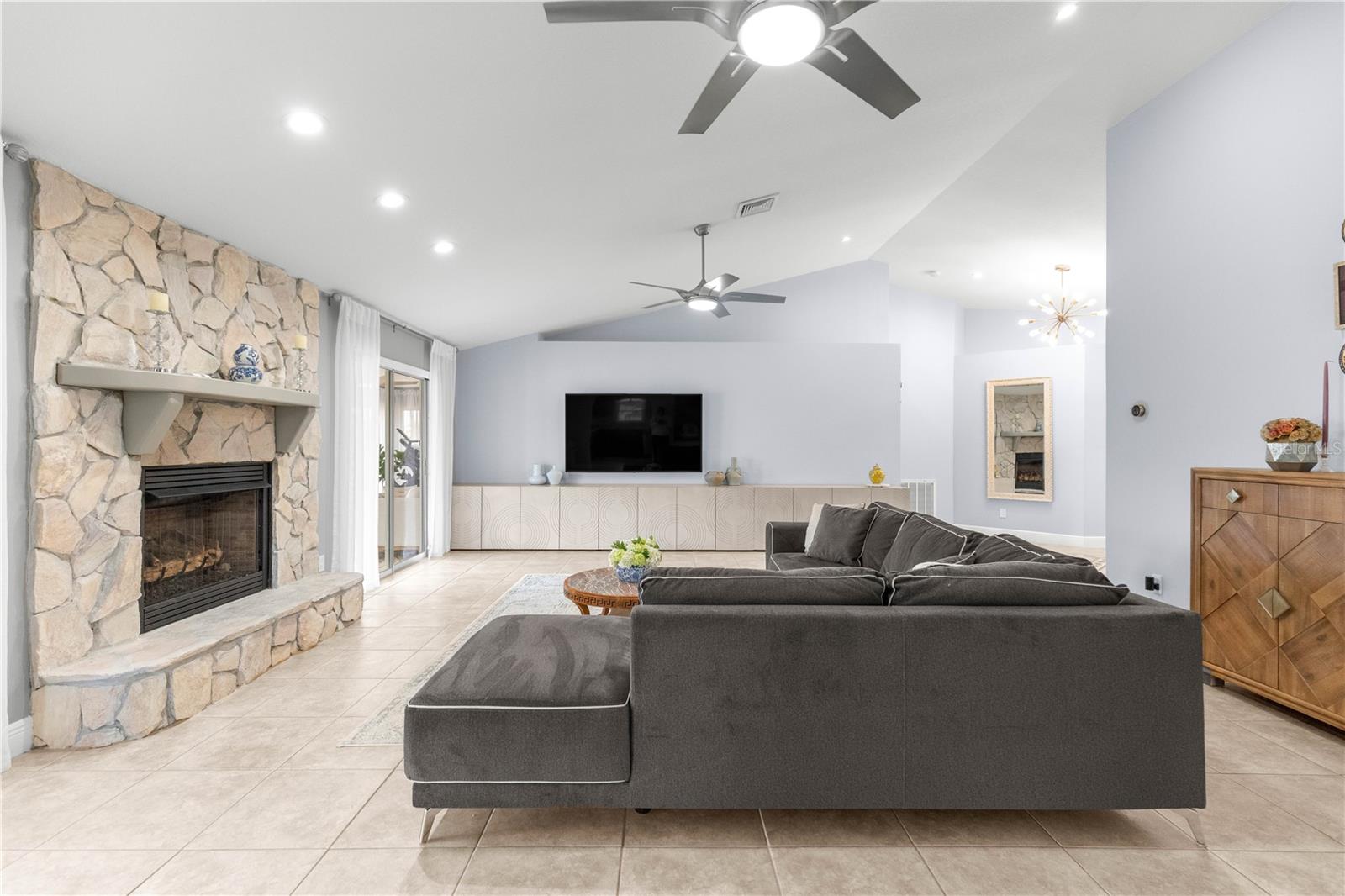 FAIRWAYS AT ROLLING HILLS FIRST ADD - Residential