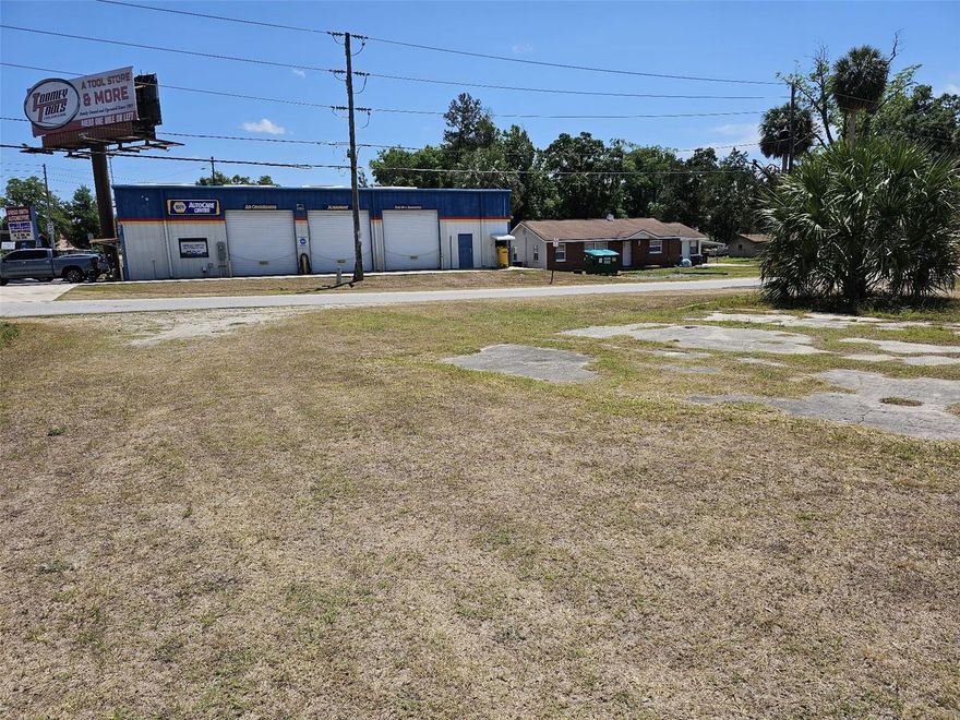 Location! Location! Location! Located in downtown Belleview across from Winn Dixie. 280 feet of HWY 301 frontage. This property also fronts SE 62nd Ave.  Just under an acre triangle shaped property right in the middle of Belleview. Only 200 feet away form the Intersection of 441, 301 & Hwy 27. 
B4 Zoning