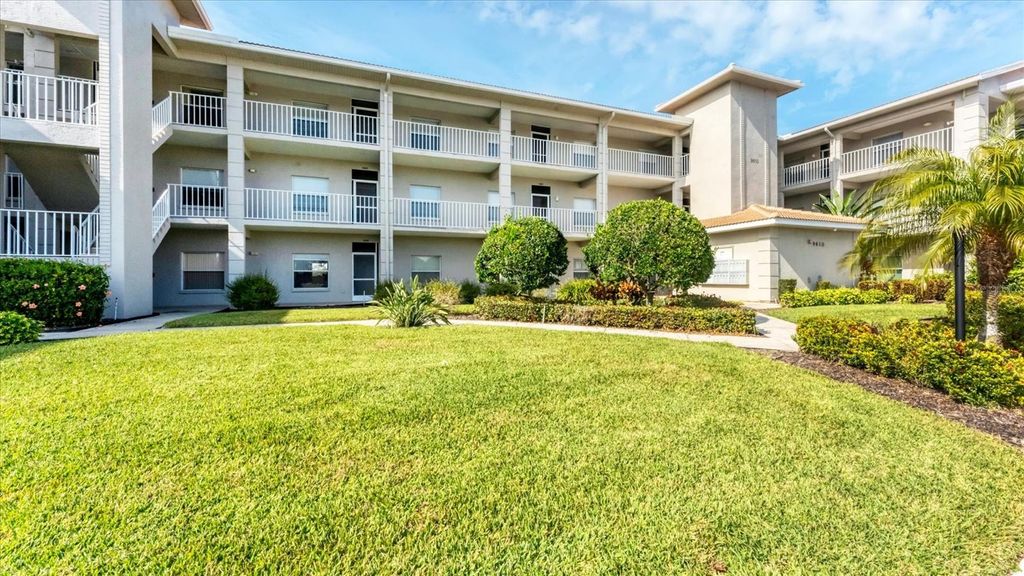 Photo of 9610 Club South Circle #4106, Sarasota, FL 34238 (MLS # A4682812)