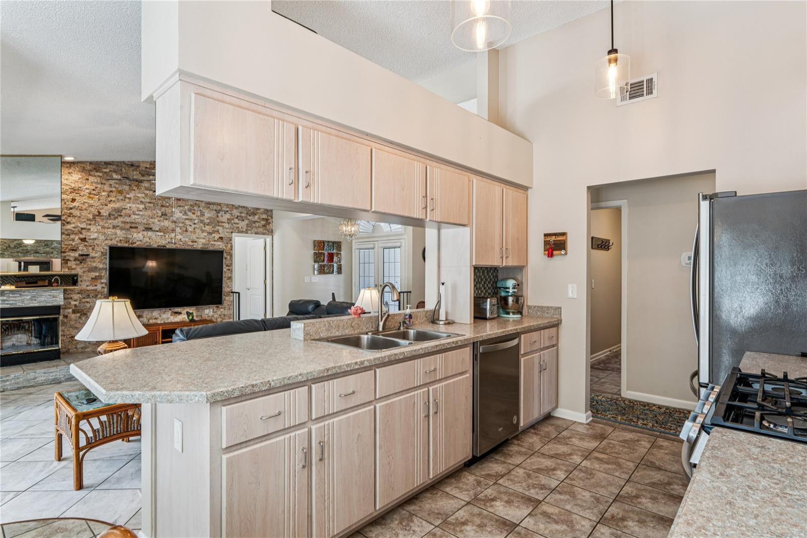 SPRING HILL - Residential