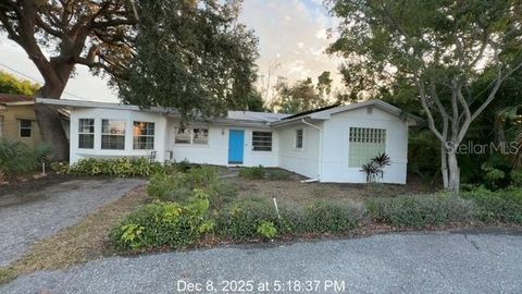 Photo of 1840 Glengary Street, Sarasota, FL 34231 (MLS # A4674979)