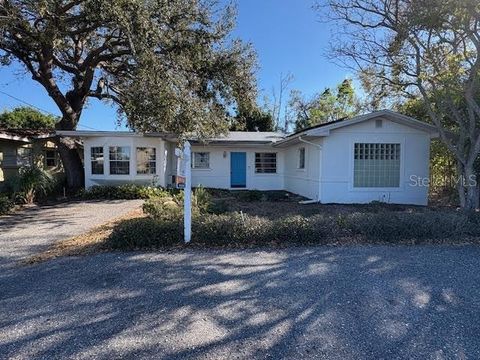 Photo of 1840 Glengary Street, Sarasota, FL 34231 (MLS # A4674979)