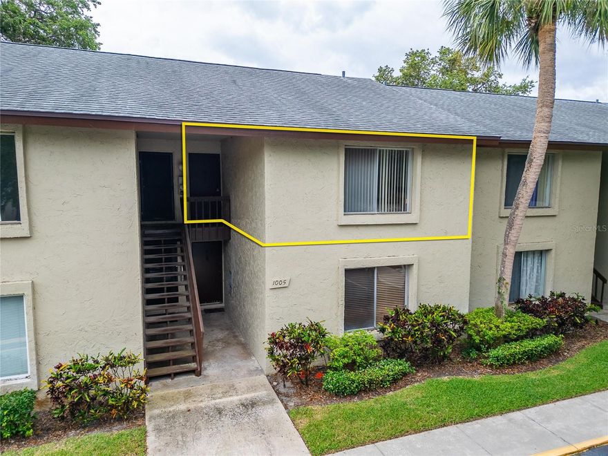 Welcome to Woodside Village Condominiums, situated in the Largo/Clearwater area of Pinellas County, this one bedroom/one bath condo is only about a 15-minute drive to local premiere beaches. Open floor plan with split bedrooms. This community welcomes you home with attractive pool, club house, entertainment and landscaping, including tropical flowers, mature Oak and Palm trees. Convenient parking is right at your front door. Lots of guest parking provides a welcoming venue for all who visit you. As you enter the Villa, the beautiful open combo view of the unit greets you from this open concept. Community pools, a Clubhouse, shuffleboard, an onsite laundry facility, Clubhouse w/ FULL kitchen, pool tables, library and fireplace, tennis courts. Convenient shopping, and restaurants, all reflect Florida living at its best! This Villa is a special must see now!