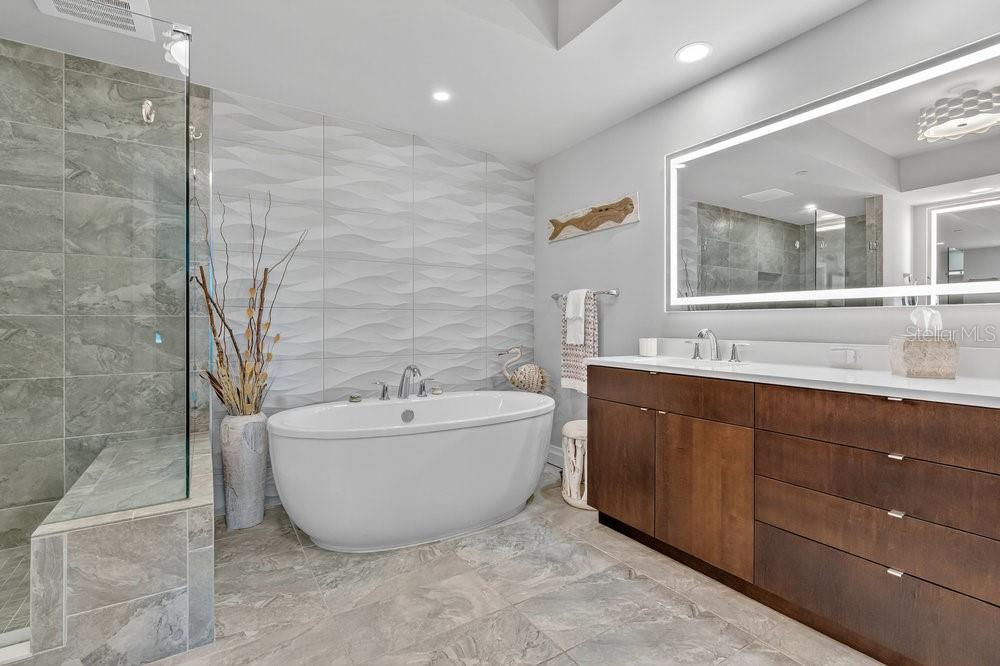 SUNSET POINTE AT COLLANY KEY II CONDO - Residential