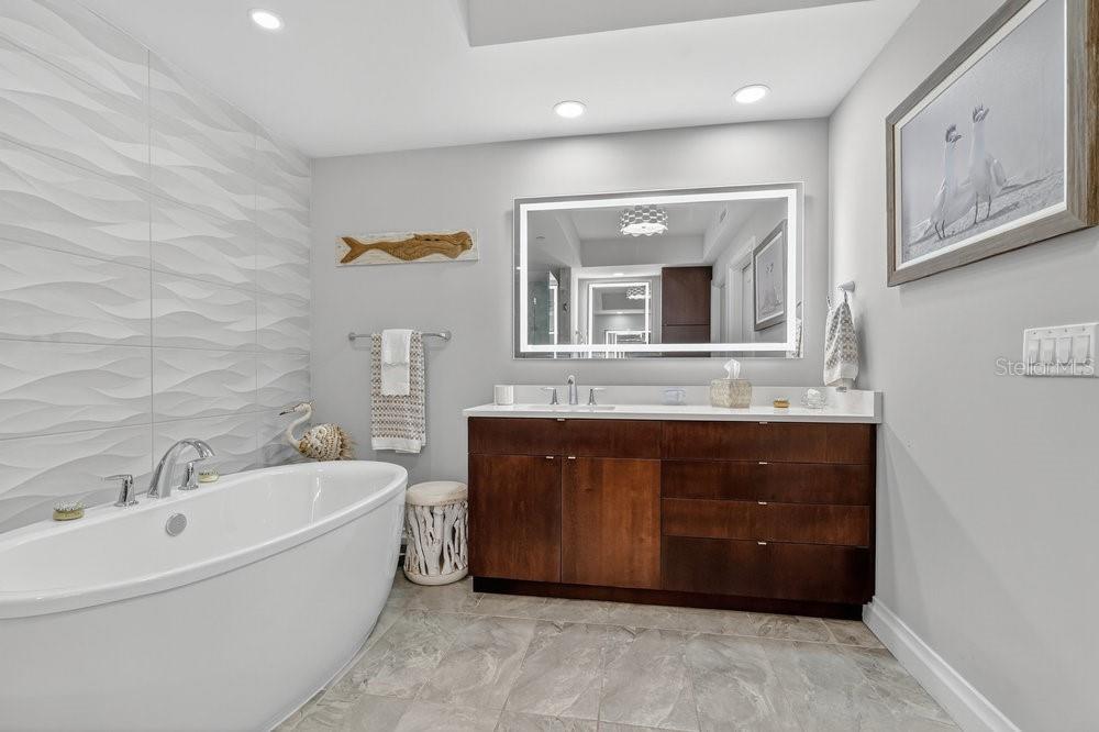 SUNSET POINTE AT COLLANY KEY II CONDO - Residential