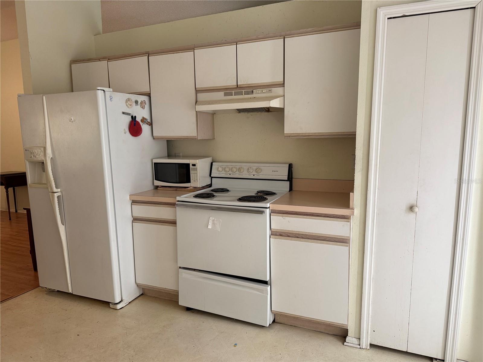 7151 EDGEWATER SHORES COURT