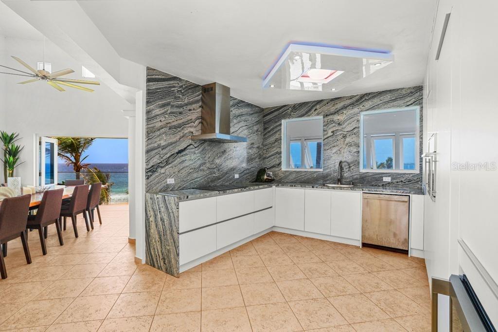 BARRIO CARRIZALES - Commercial Sale