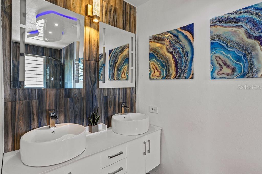 BARRIO CARRIZALES - Commercial Sale