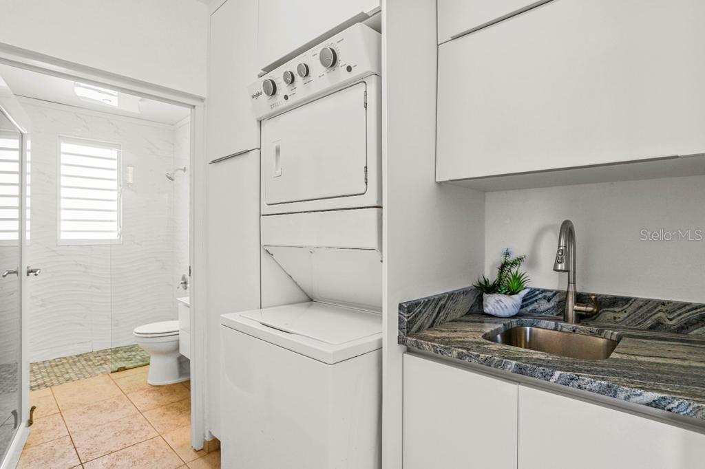 BARRIO CARRIZALES - Commercial Sale