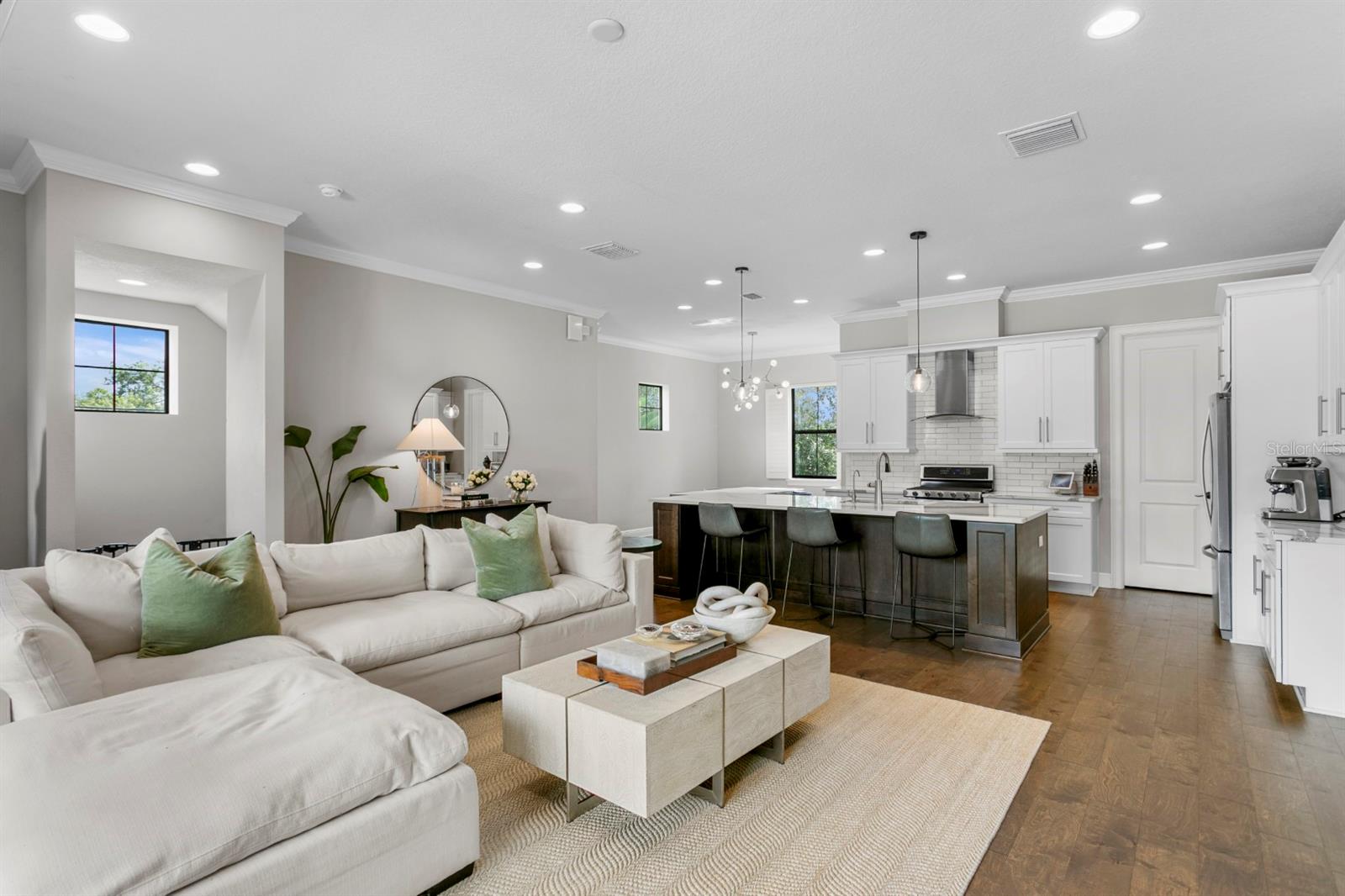 3215 W DE LEON STREET 6