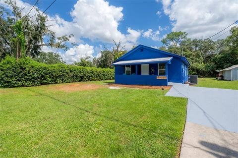 A home in PLANT CITY