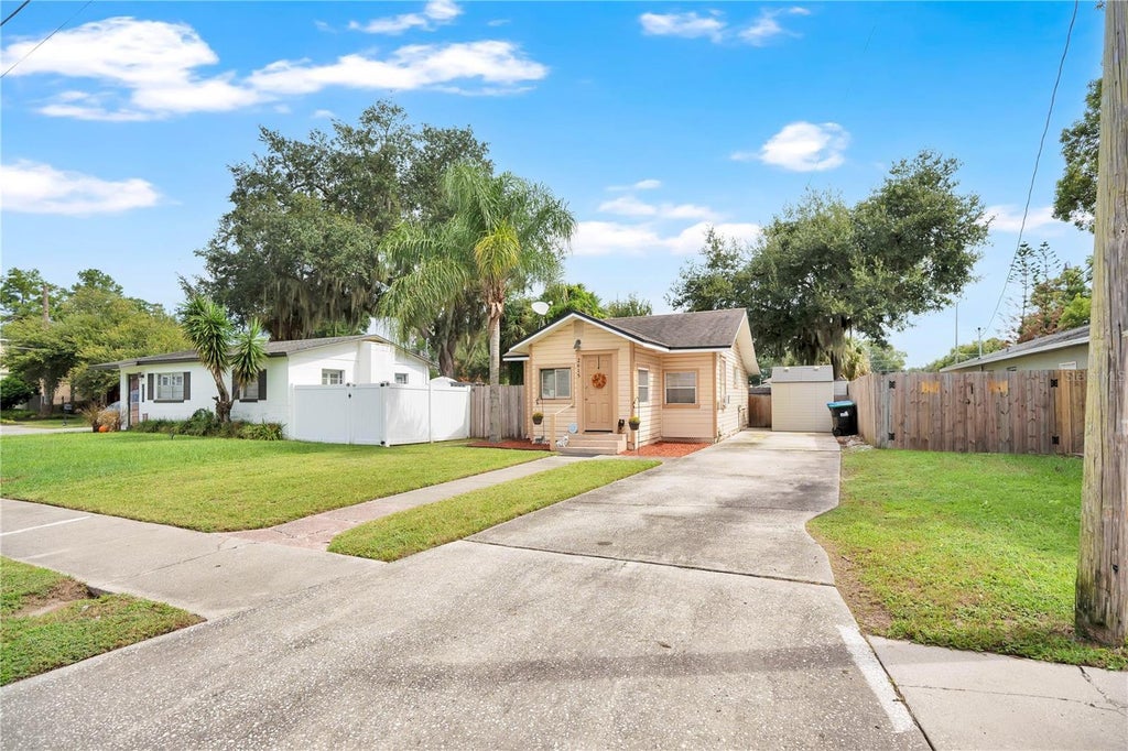 Photo of 2615 Coolidge Avenue, Orlando, FL 32804 (MLS # O6447881)