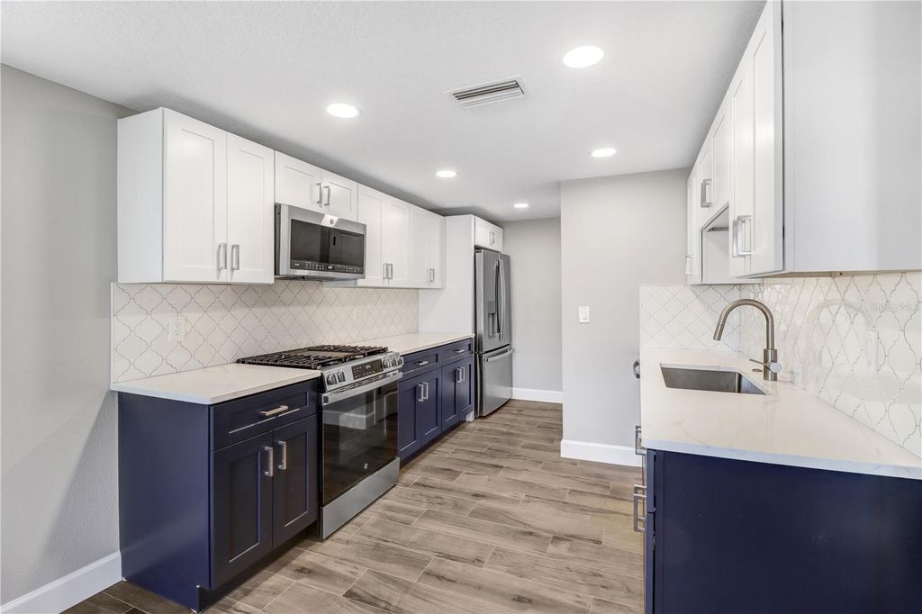 Photo of 4018 S West Shore Boulevard, Tampa, FL 33611 (MLS # TB8460286)