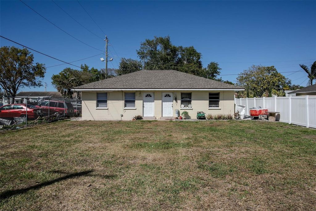 Photo of 810 21st Avenue W, Bradenton, FL 34205 (MLS # TB8480974)