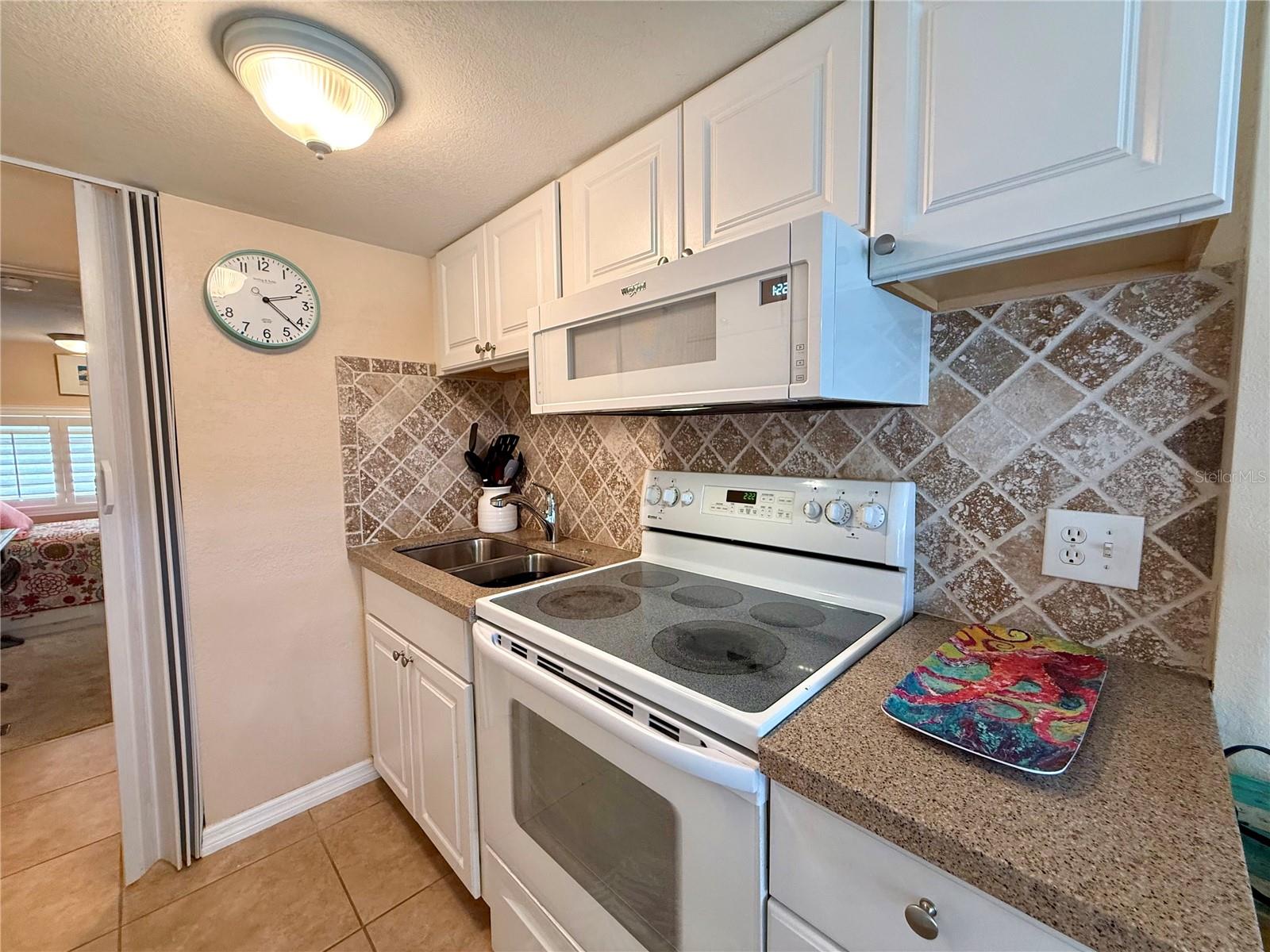 HOLIDAY TRAVEL PARK ENGLEWOOD - Residential