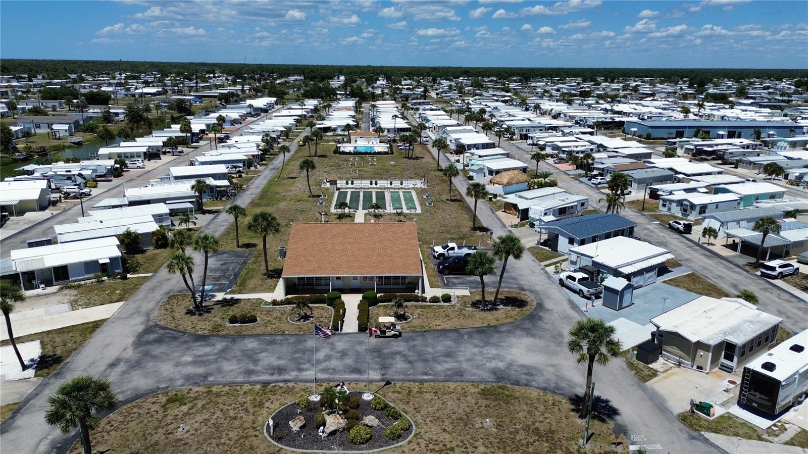 HOLIDAY TRAVEL PARK ENGLEWOOD - Residential