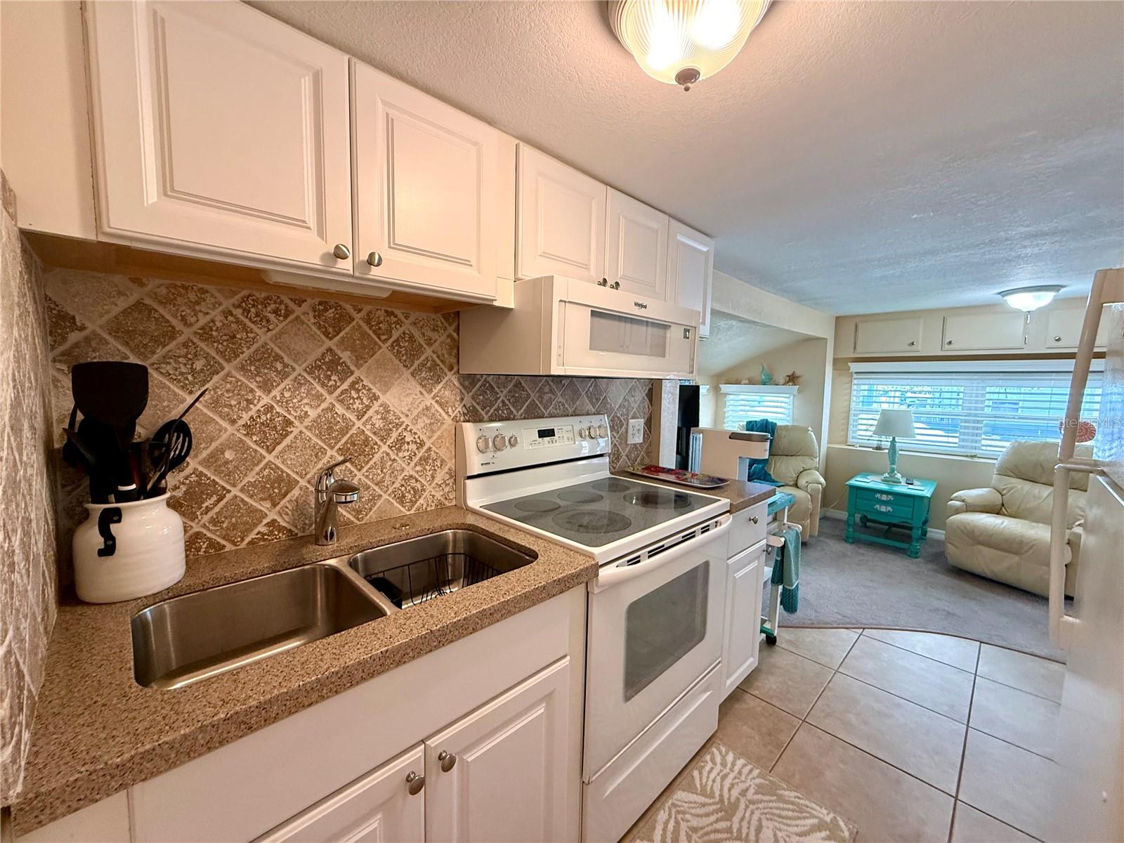 HOLIDAY TRAVEL PARK ENGLEWOOD - Residential