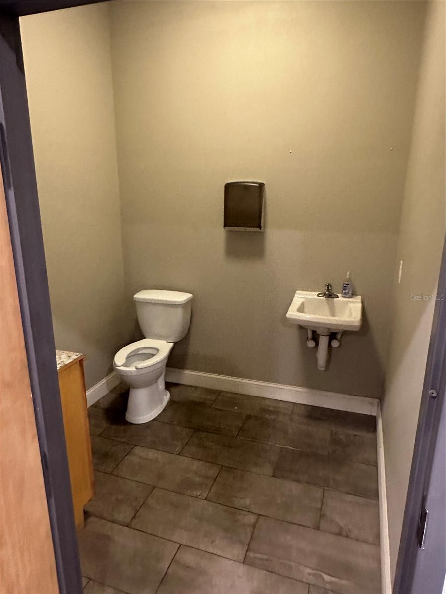 LEESBURG COMMONS BUS PARK - Commercial Sale