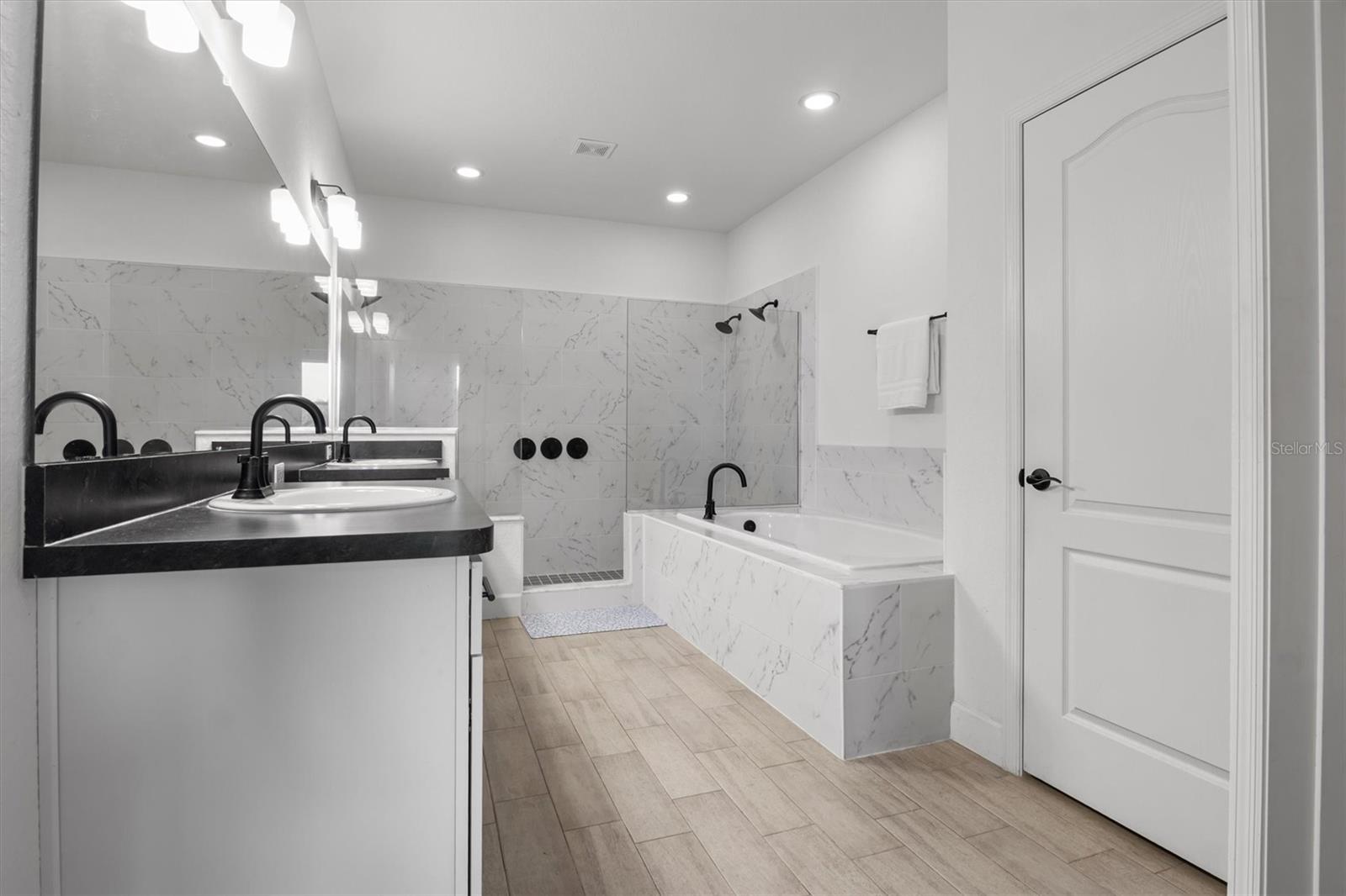 SANCTUARY BY THE LAKE PH 1 - Residential