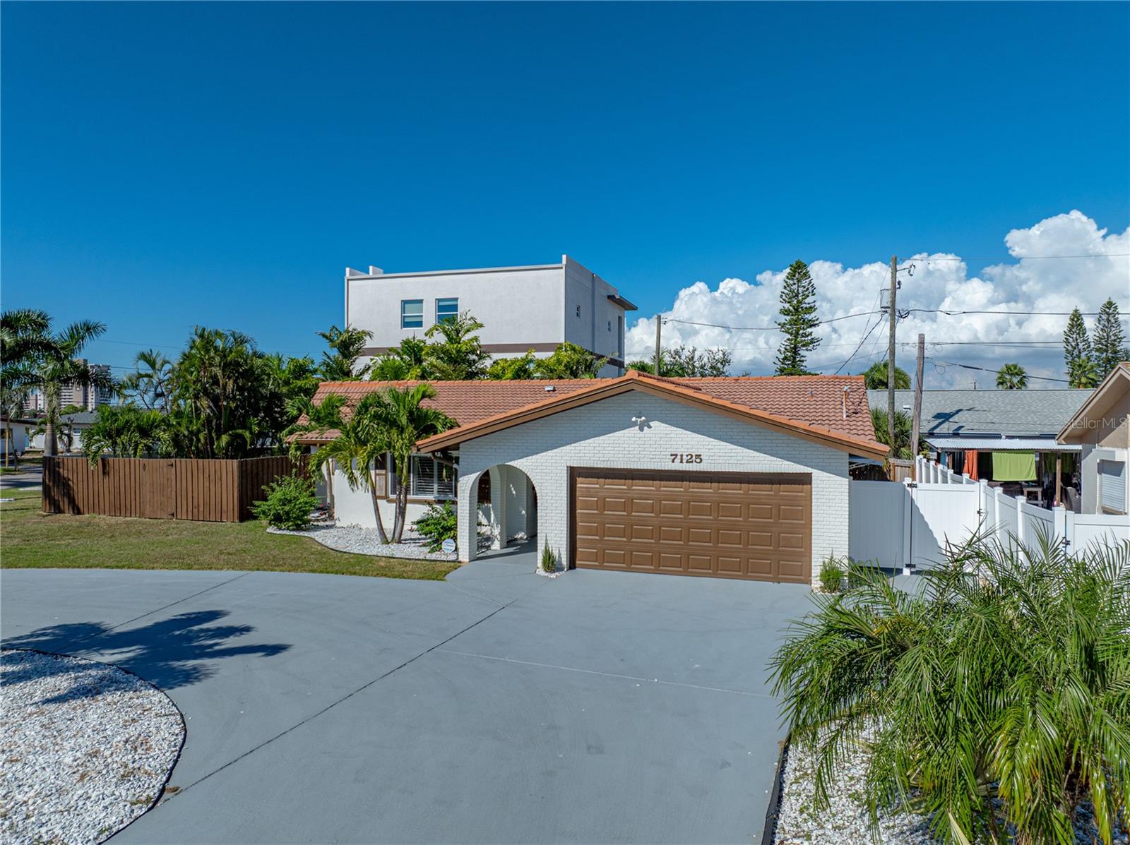 PASADENA ISLE - Residential