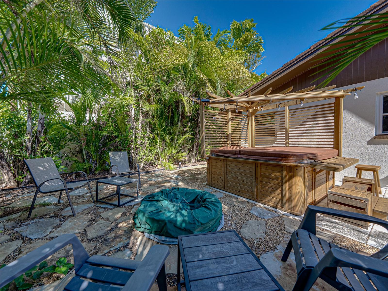 PASADENA ISLE - Residential