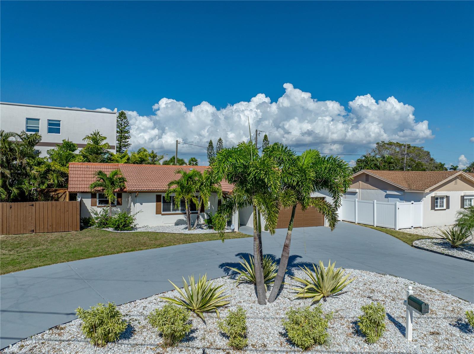 PASADENA ISLE - Residential