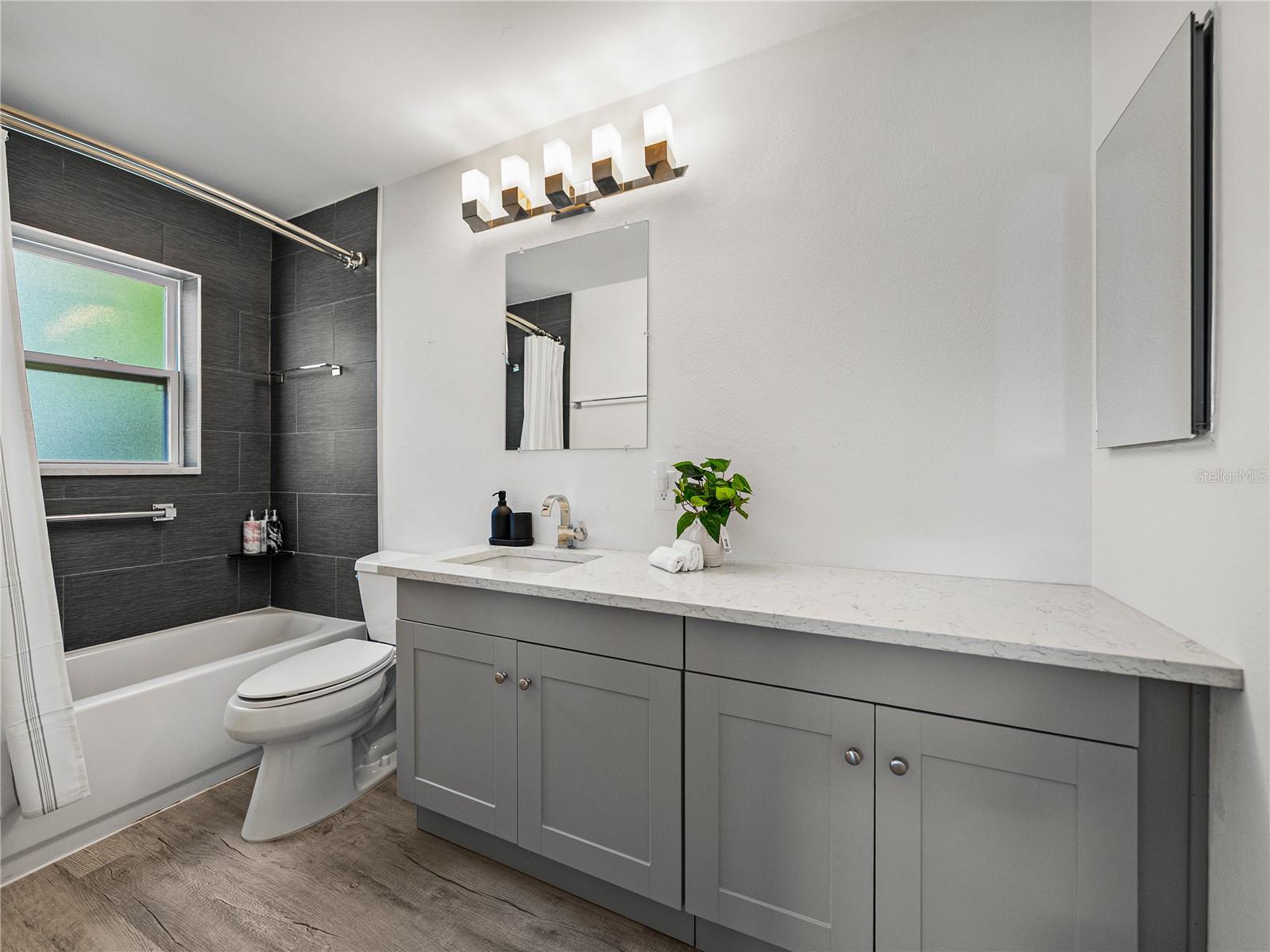 PASADENA ISLE - Residential