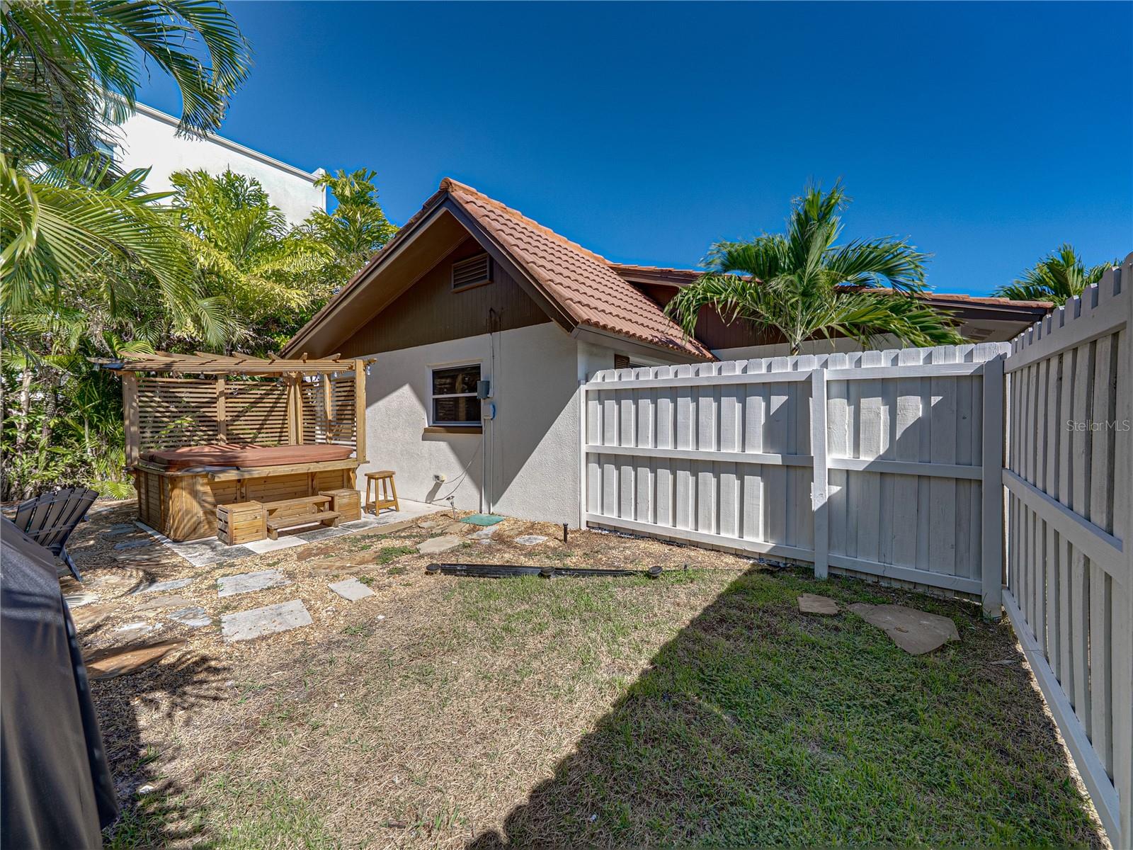 PASADENA ISLE - Residential