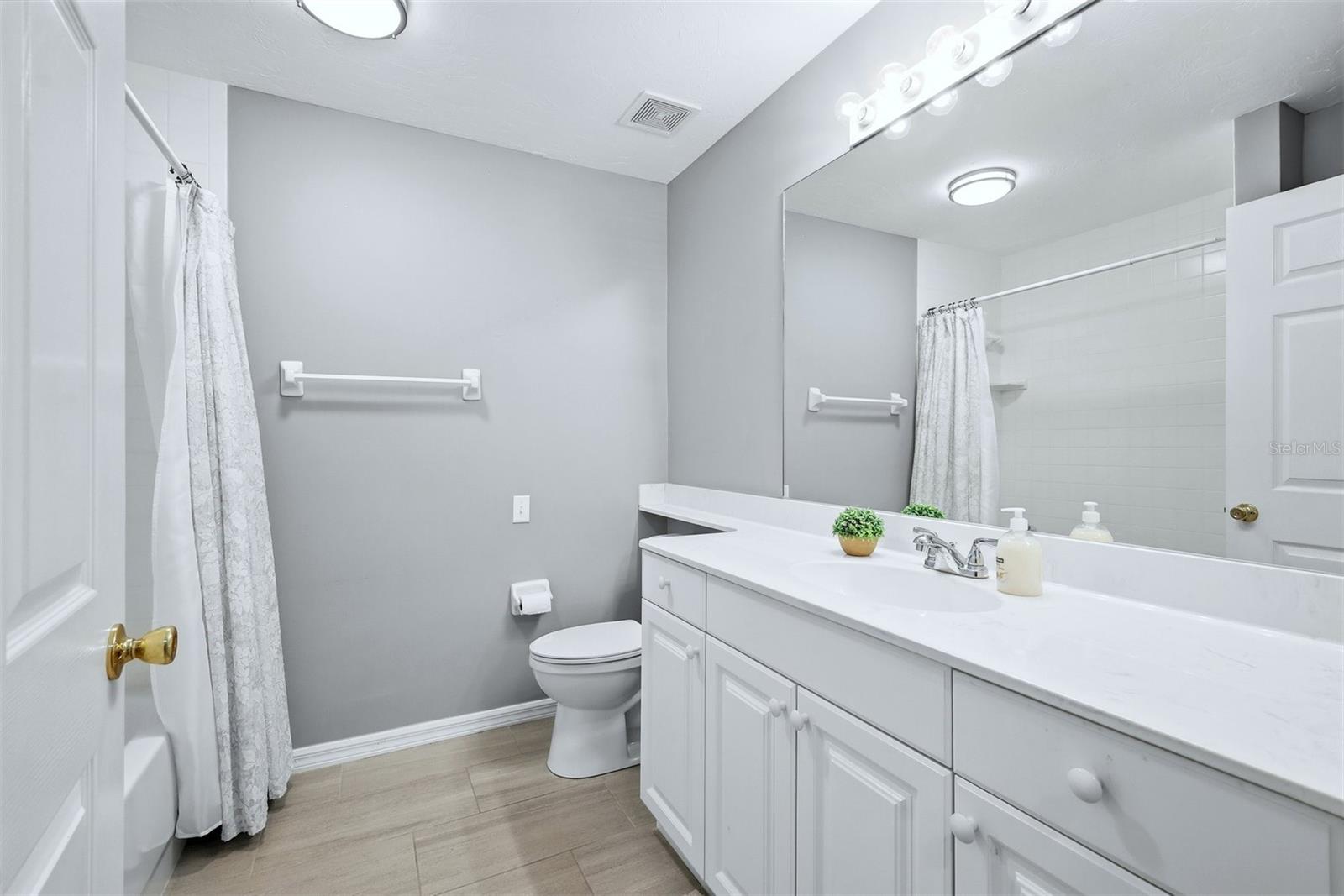 PLAZA DE FLORES - Residential