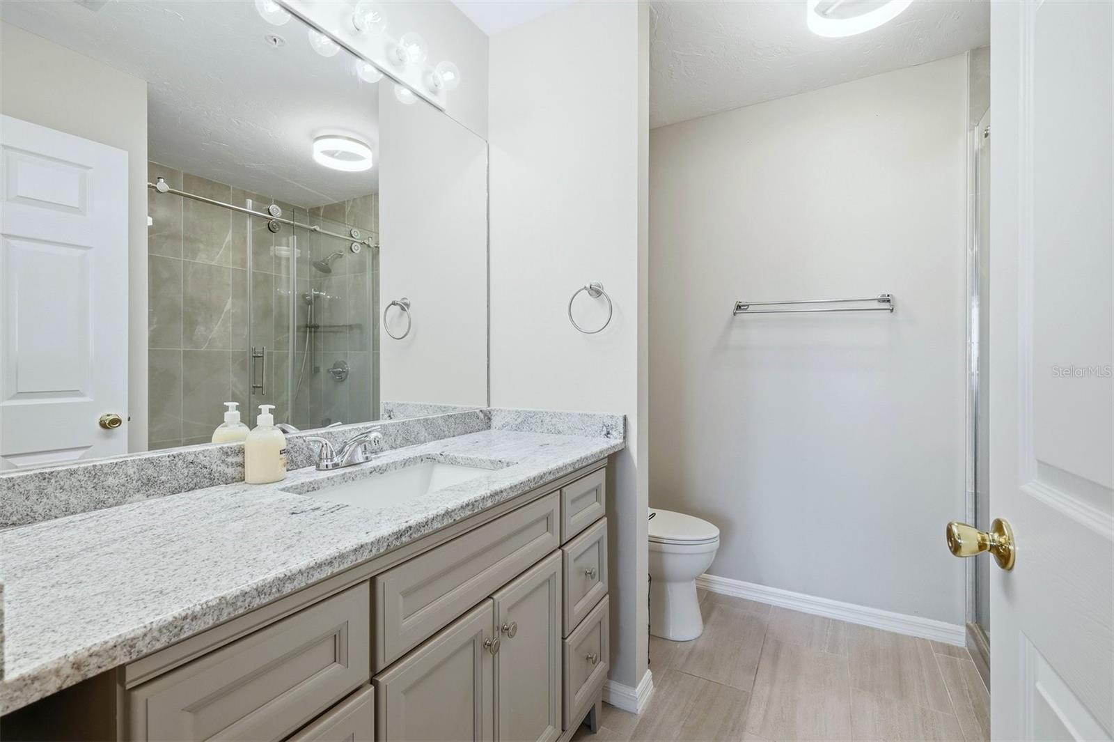 PLAZA DE FLORES - Residential