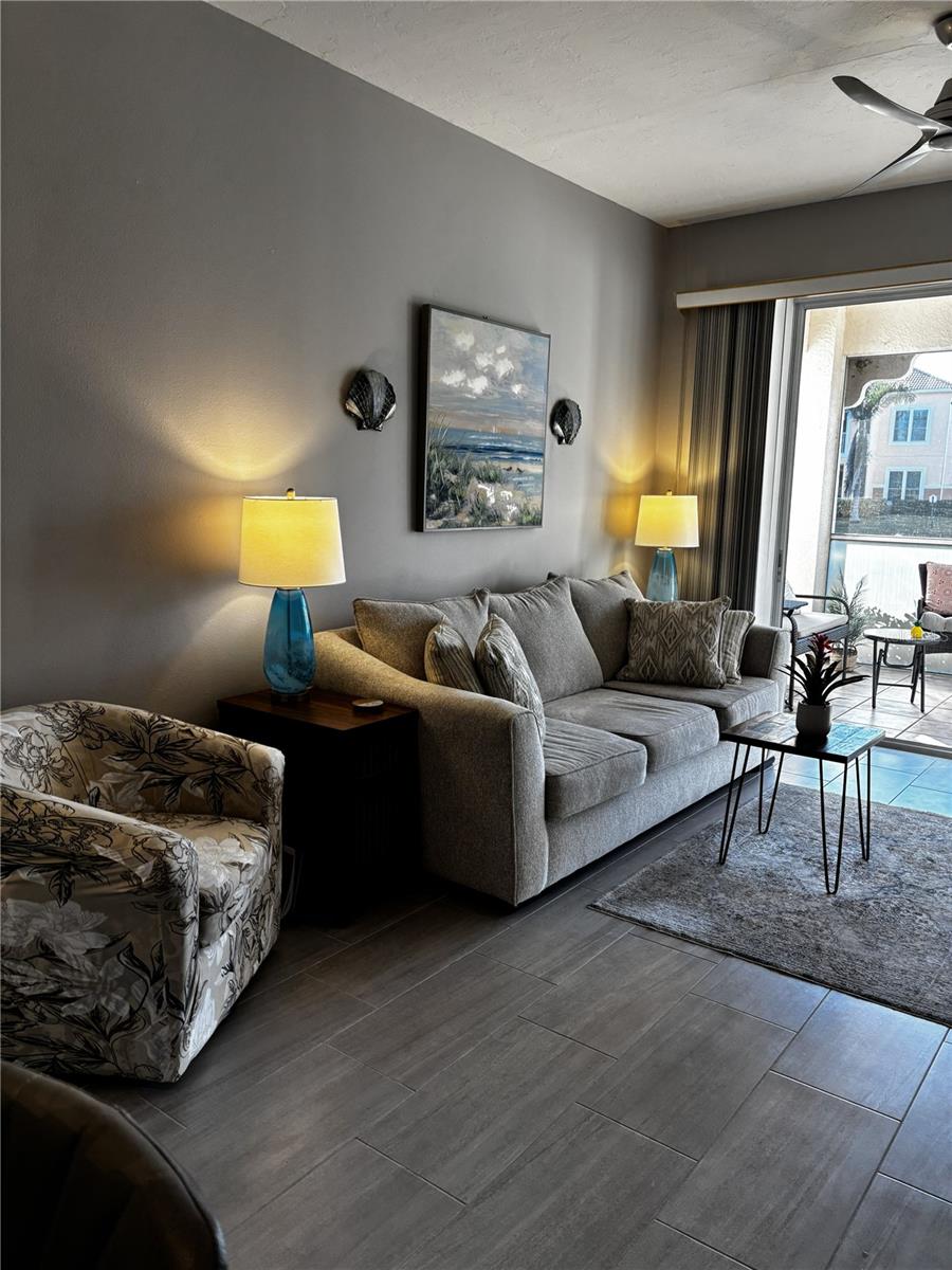 PLAZA DE FLORES - Residential