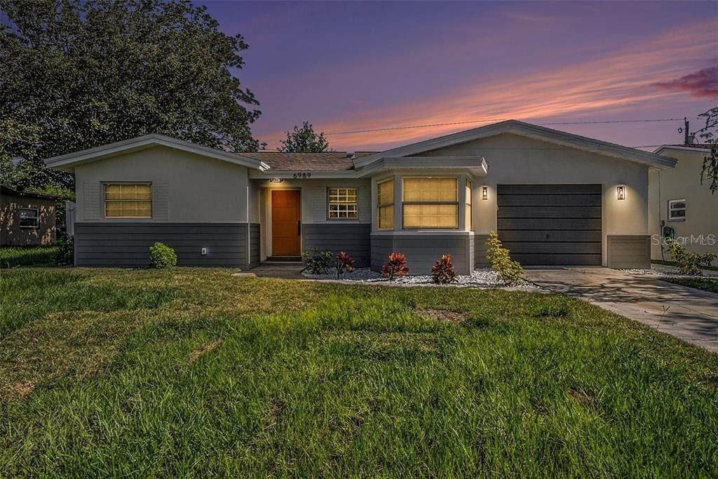 Photo of 6989 300 Th Avenue N, Clearwater, FL 33761 (MLS # W7875601)