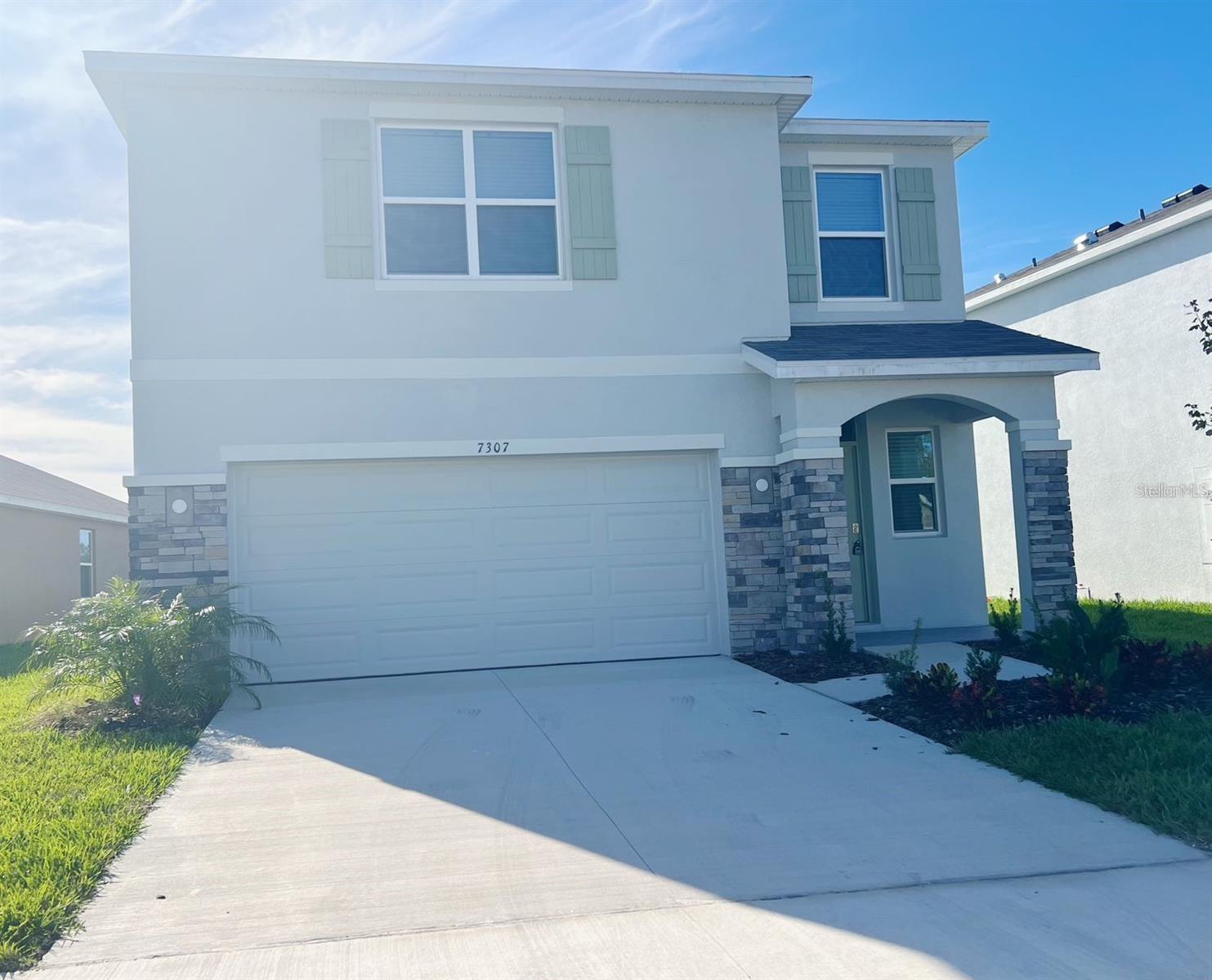 New Home in Land O' Lakes, 3 beds 2/1 bath, great location, close distance to walking trails and the Suncoast Parkway biking paths, as well as nearby shopping and dining! The Tampa Premium Outlets and Wiregrass Mall are less than 30 minutes away, providing additional shopping and entertainment. Downtown Tampa is just 23 miles away, as is Tampa International Airport