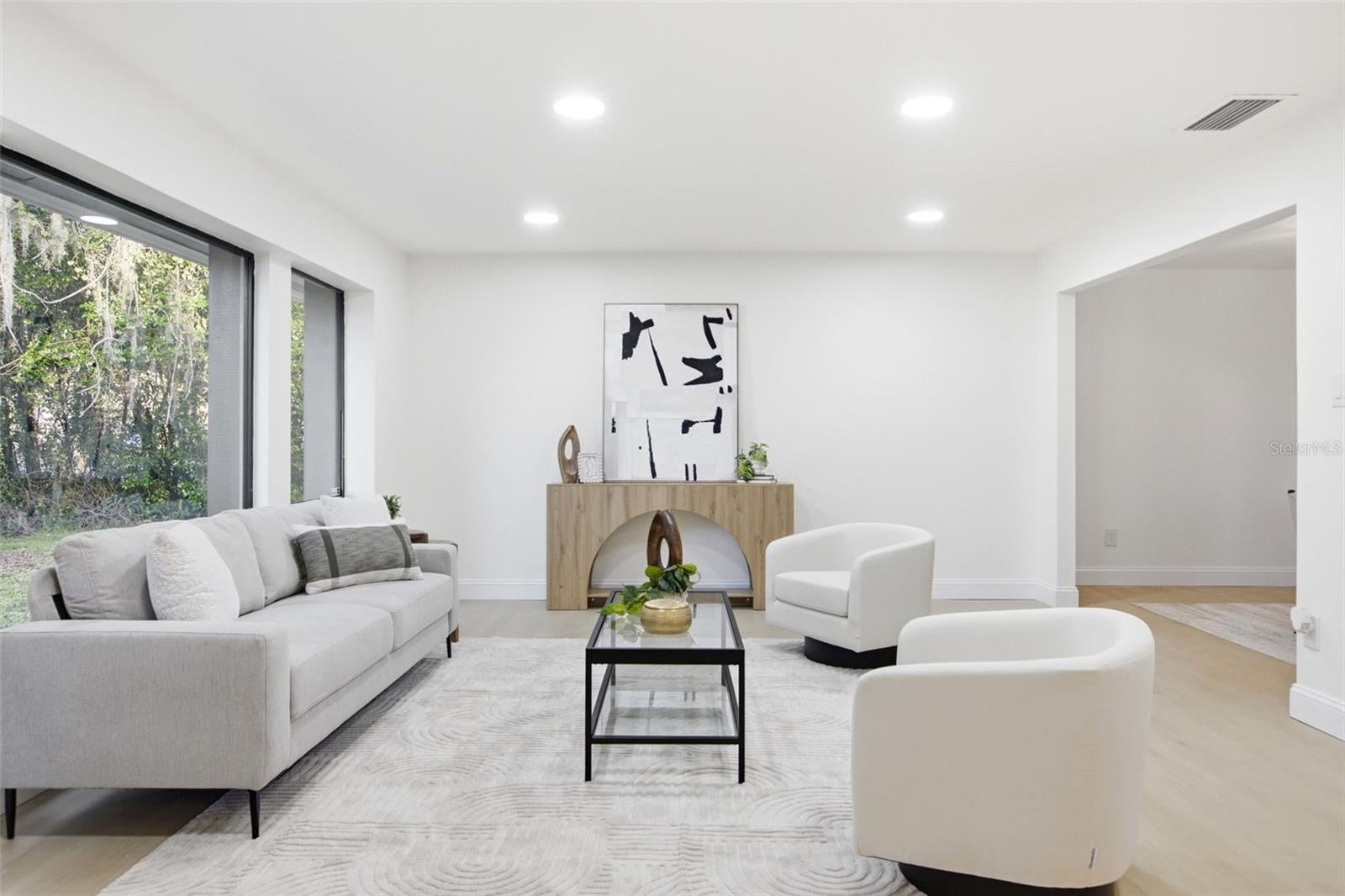204 W RIDGEWOOD COURT
