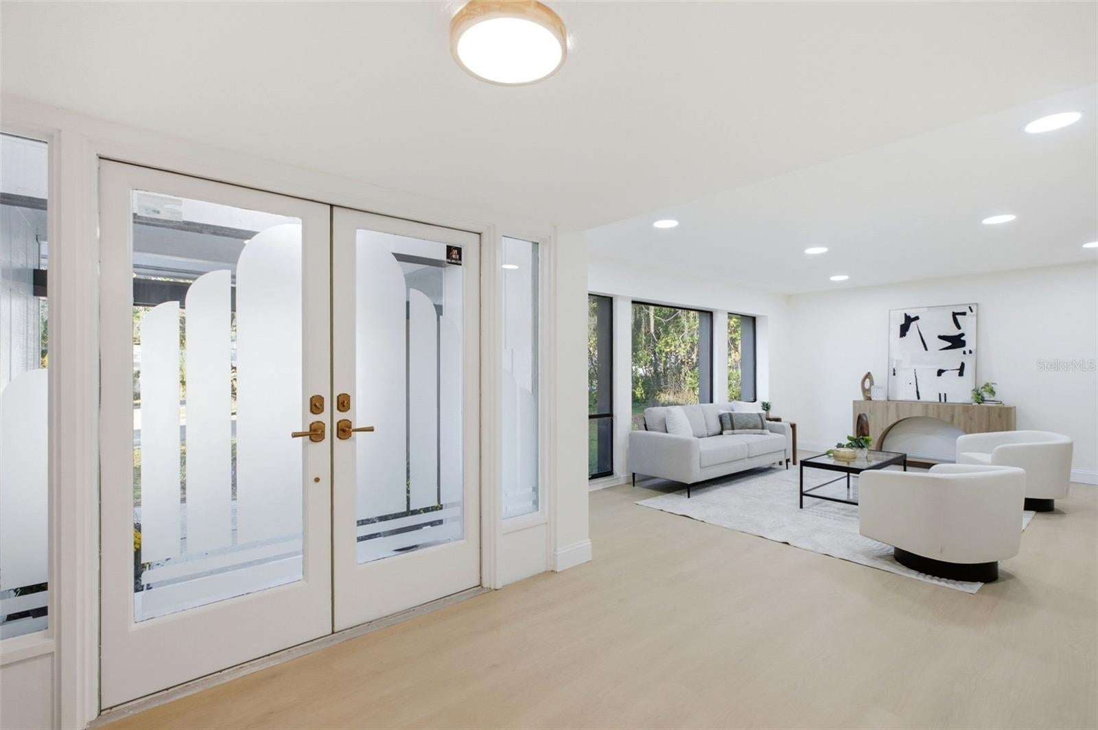204 W RIDGEWOOD COURT